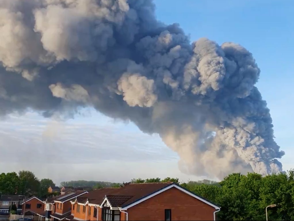 homes, staffordshire, smoke, firefighters, cannock fire: firefighters warn over toxic contents at parcel warehouse as they battle huge blaze