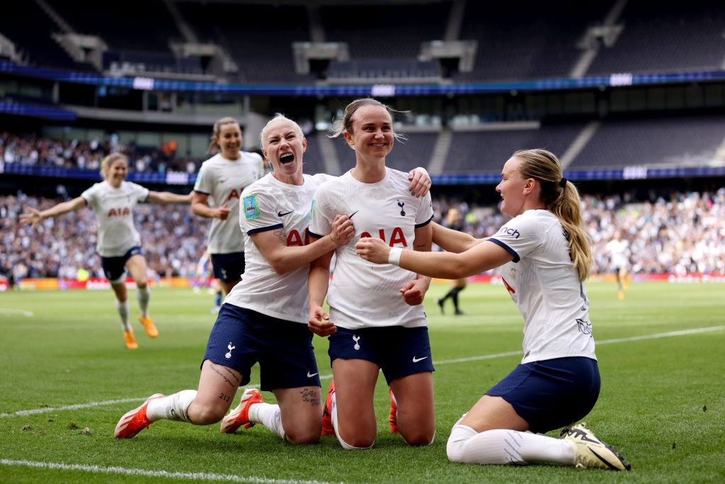Marta Thomas scored Tottenham’s winner as they came from behind to beat Leicester in the semi-finals