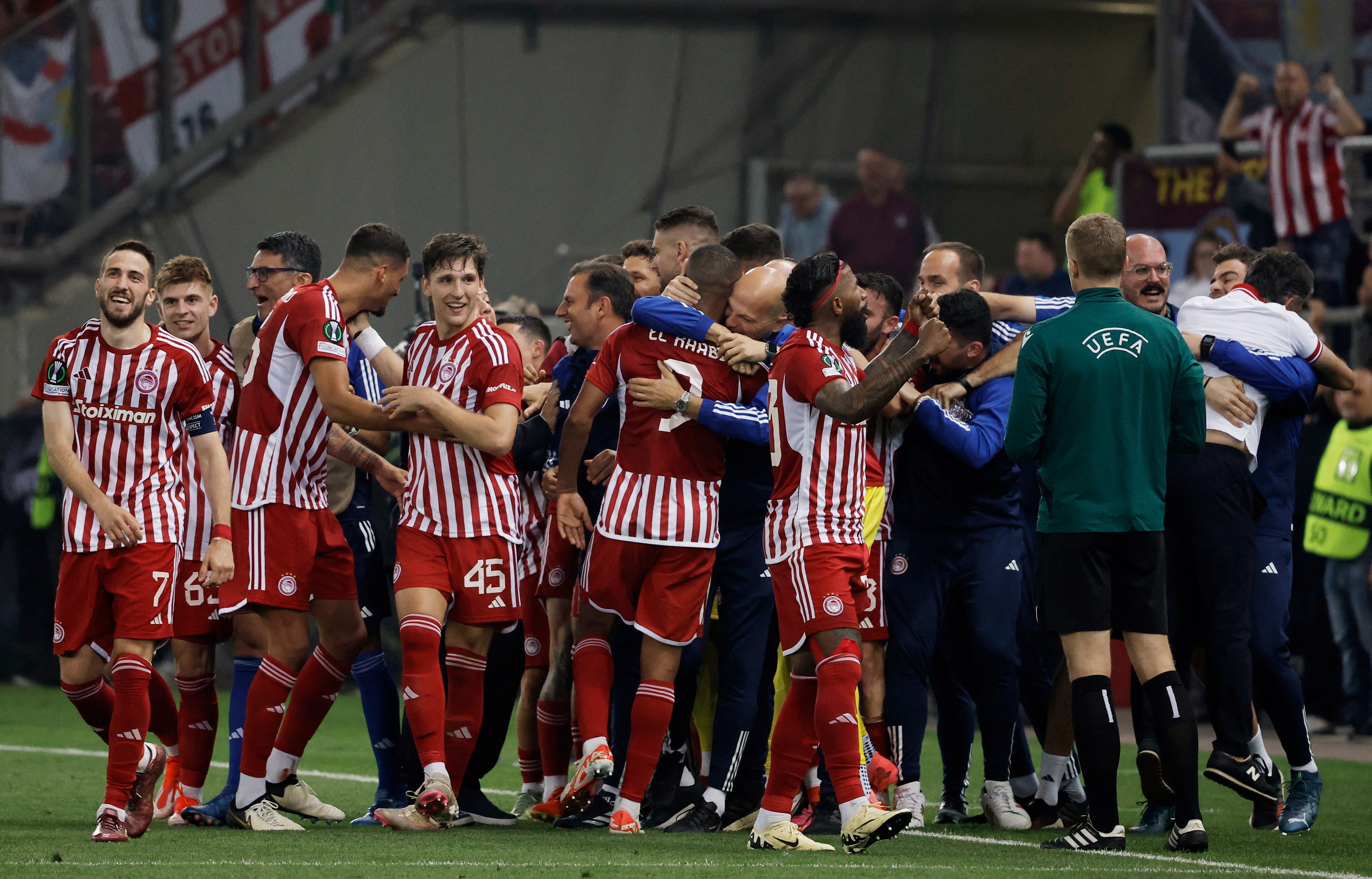 Olympiacos celebrate after El Kaabi’s second goal