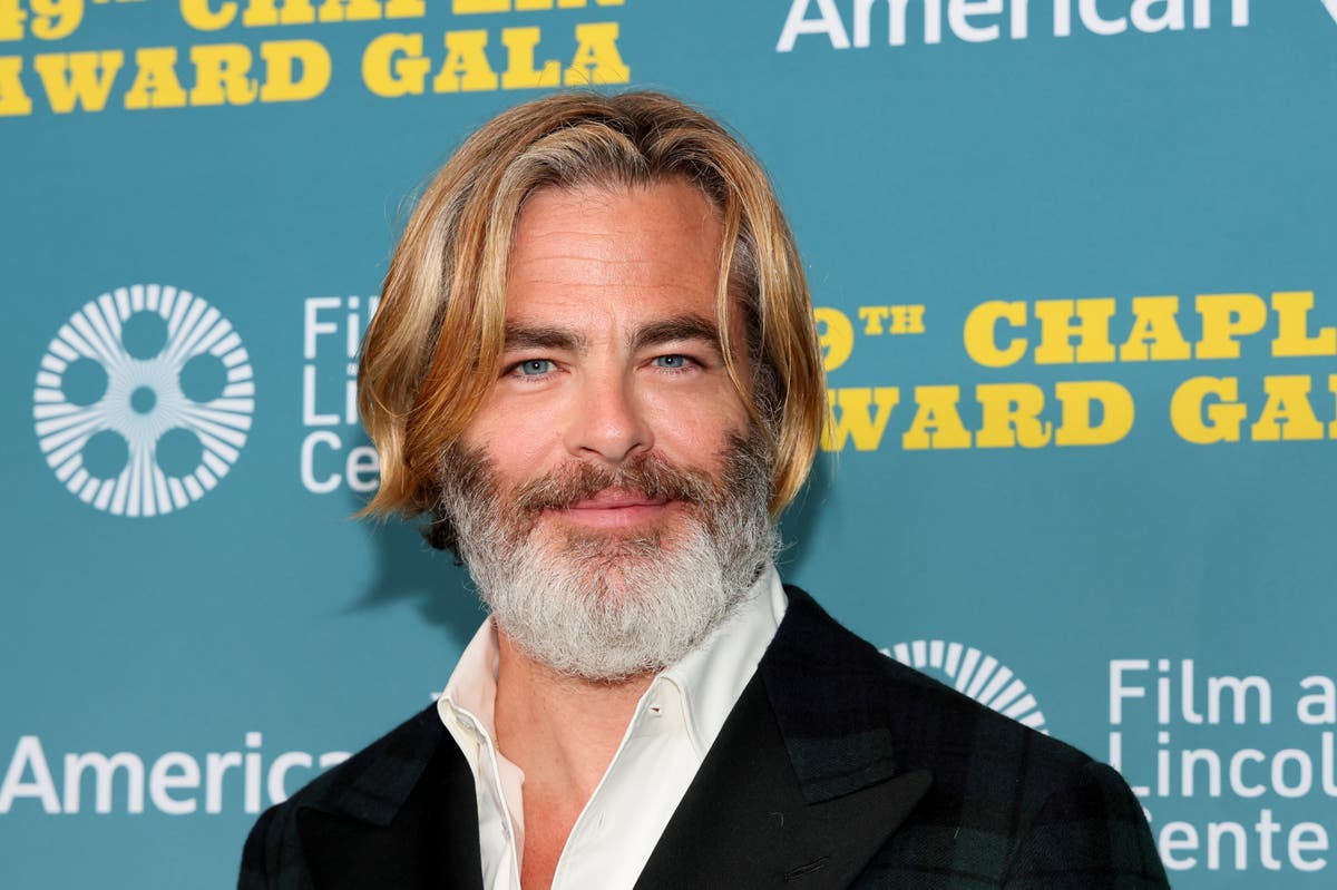 Chris Pine praised for joyful response to terrible reviews of