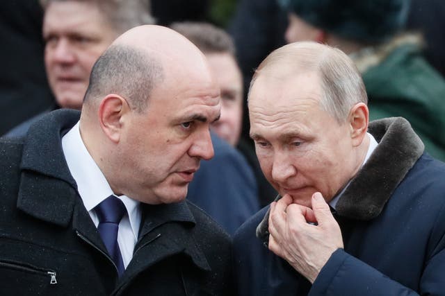 <p>Russian president Vladimir Putin (R) speaks with Russian prime minister Mikhail Mishustin in Moscow </p>
