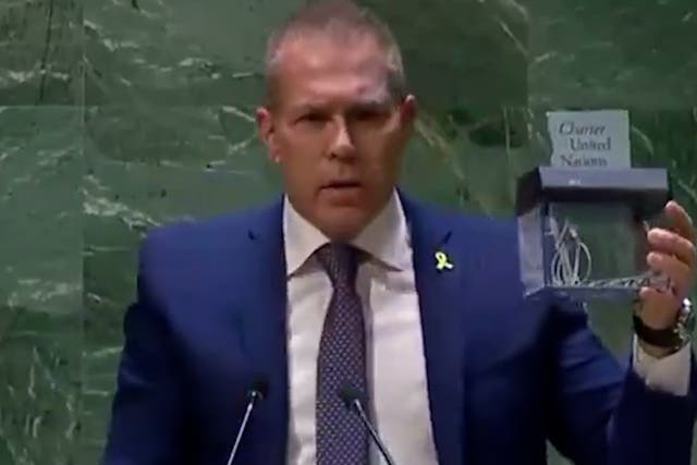 <p>Israel’s ambassador ‘shreds’ UN Charter to protest Palestinian statehood recognition (UN TV)</p>