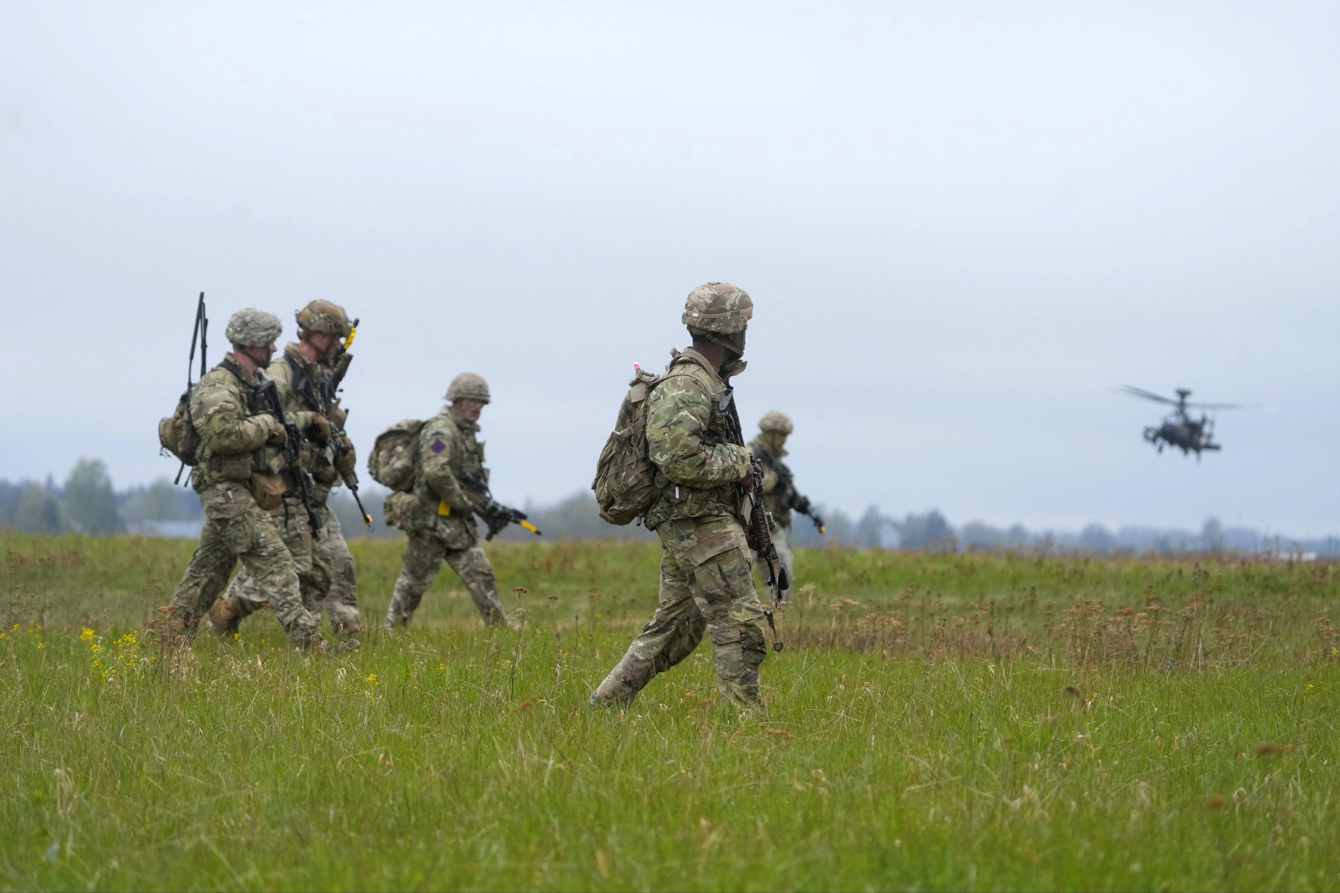 British and US paratroopers take part in the Swift Response military exercise near Nurms
