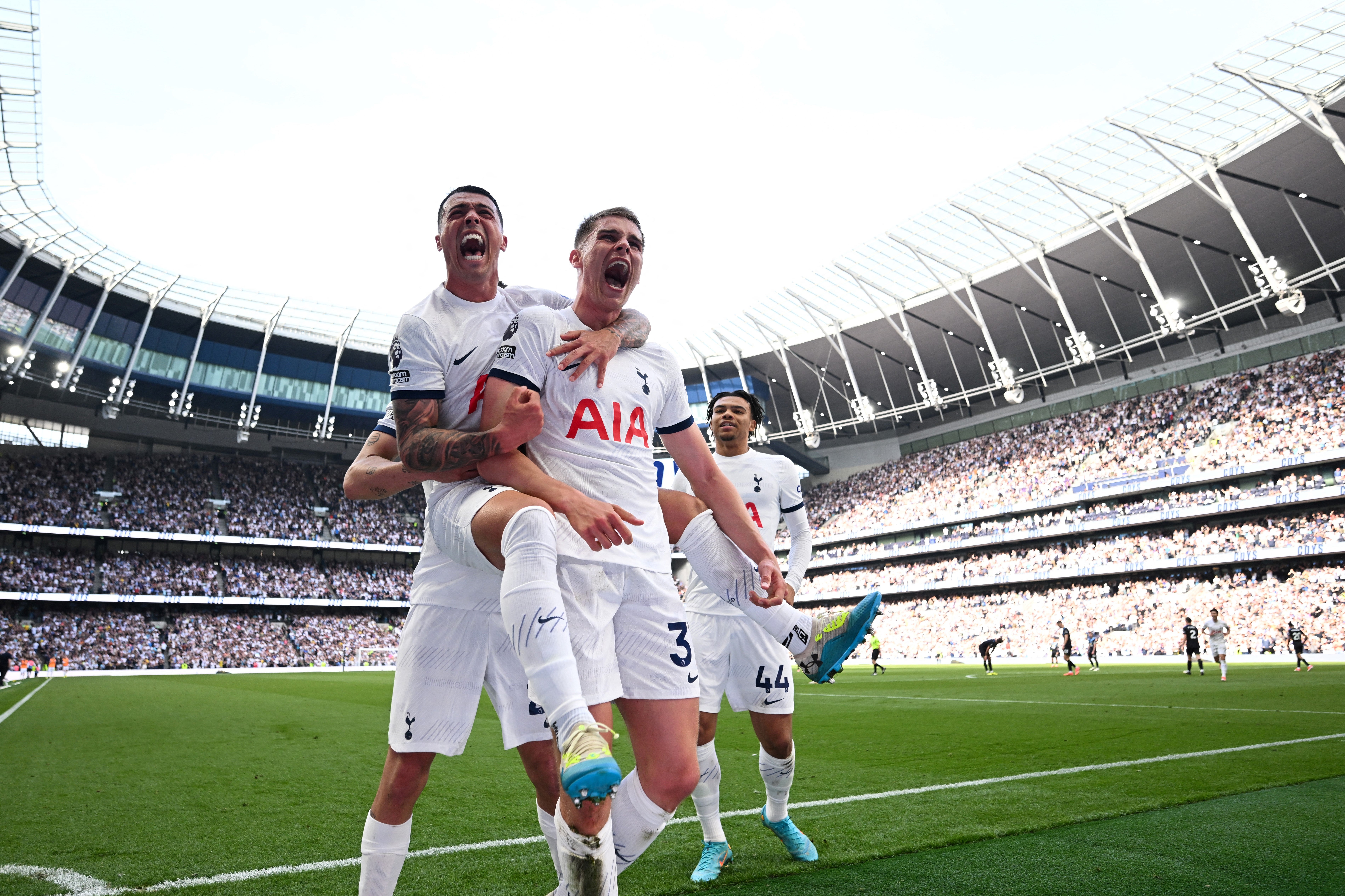 Micky van de Ven curled home a late winner for Spurs