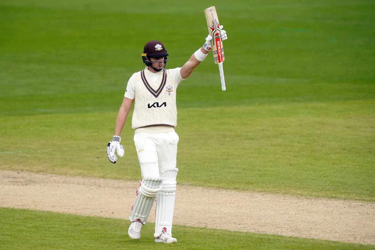 Jamie Smith puts Surrey in strong position before late Warwickshire rally