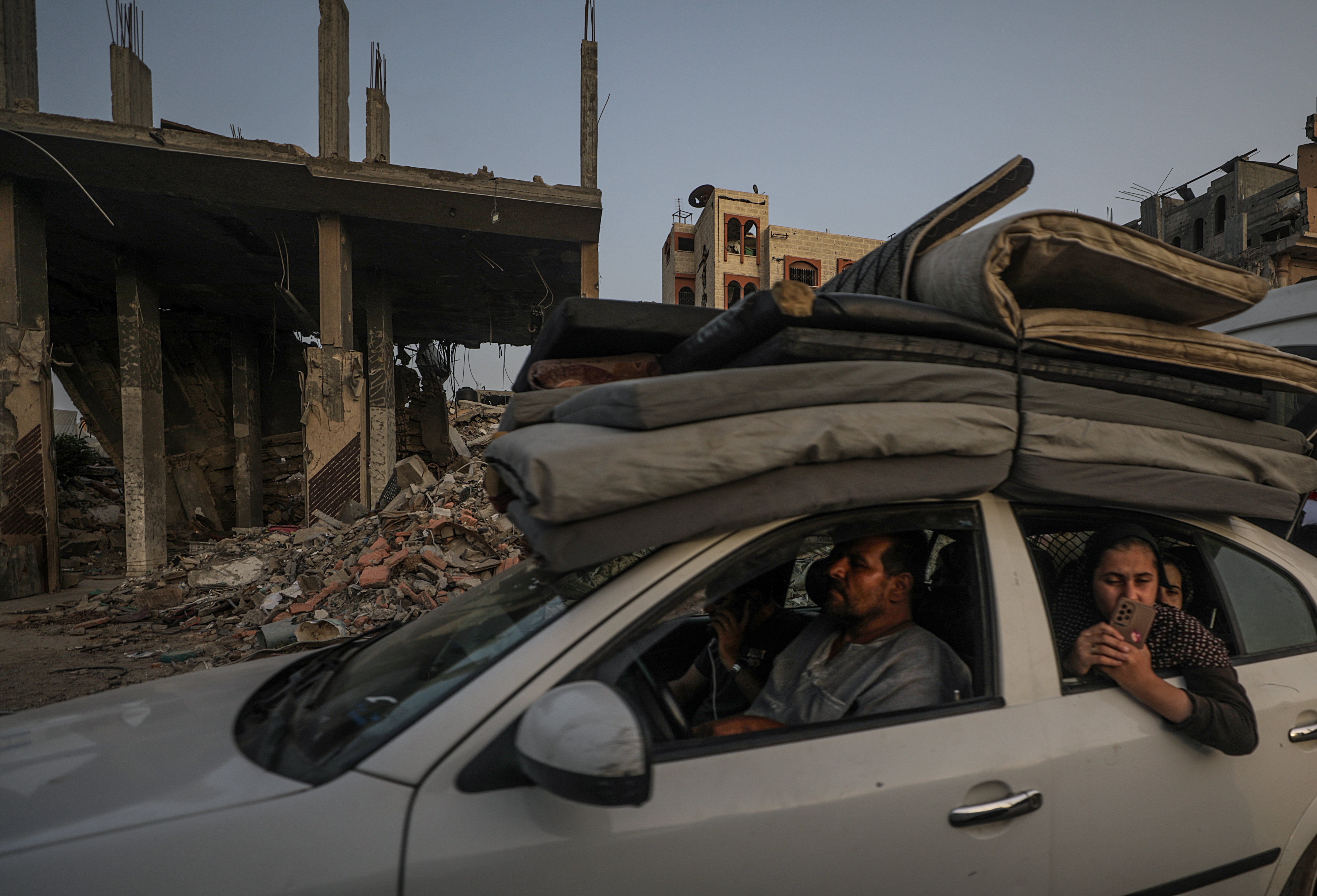 Palestinians arrive to Khan Younis after leaving Rafah following an evacuation order issued by the Israeli army