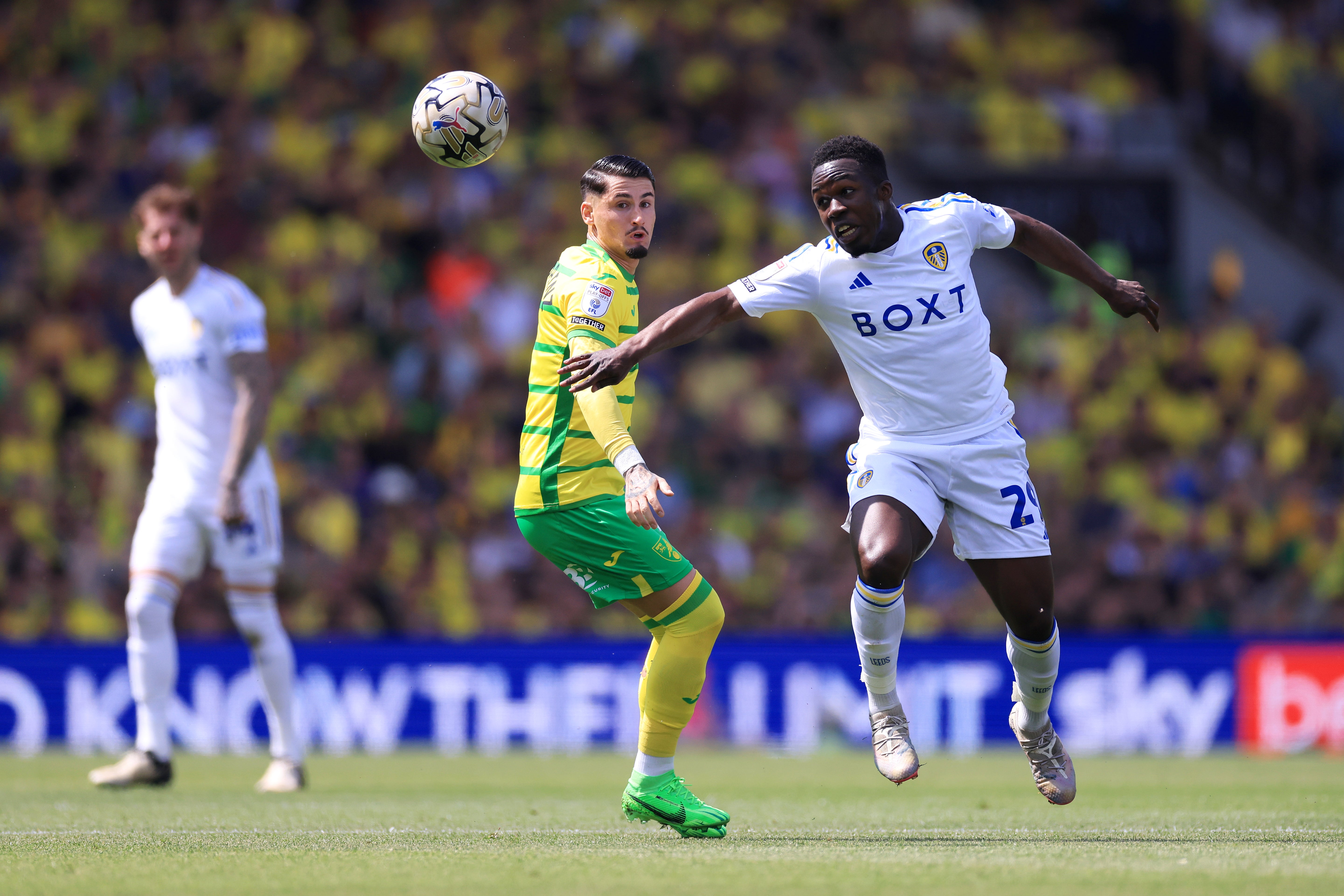 Norwich and Leeds played out a 0-0 draw in the play-off semi-final first leg