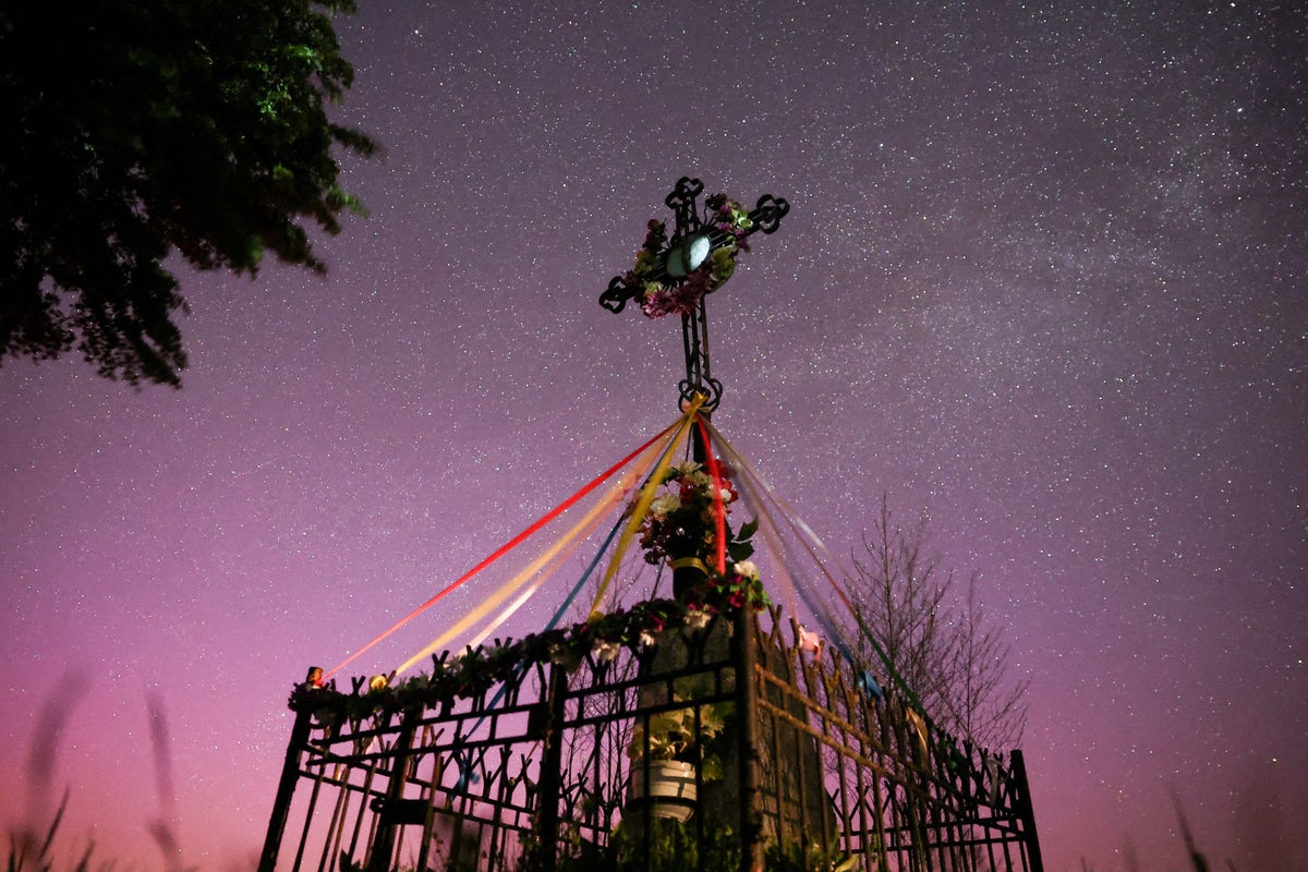 Northern Lights amaze skygazers in UK, Europe and US for third consecutive night thumbnail