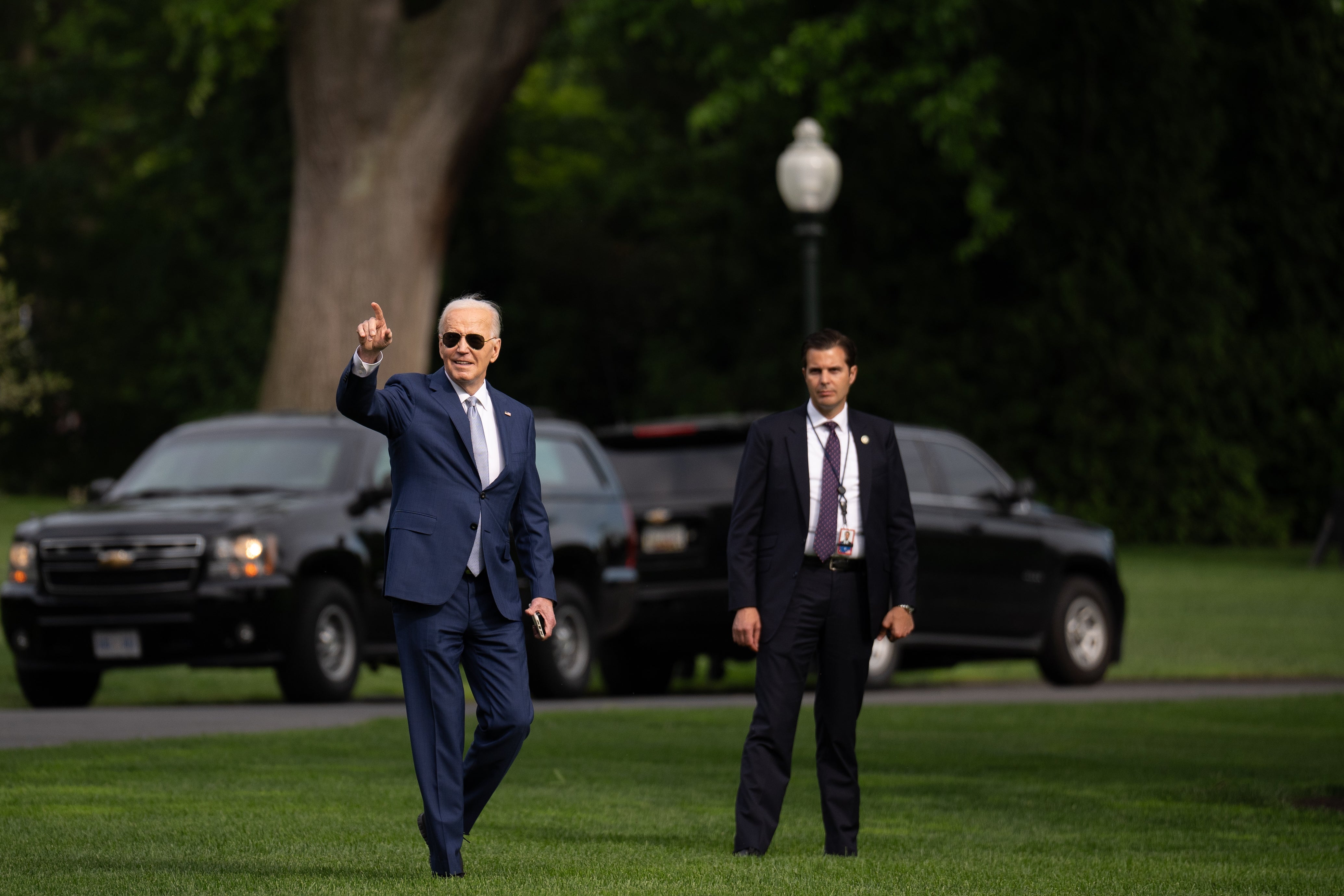 WASHINGTON, DC - MAY 9: U.S. President Joe Biden seems not to be swearing the low poll numbers. (Photo by Andrew Harnik/Getty Images)