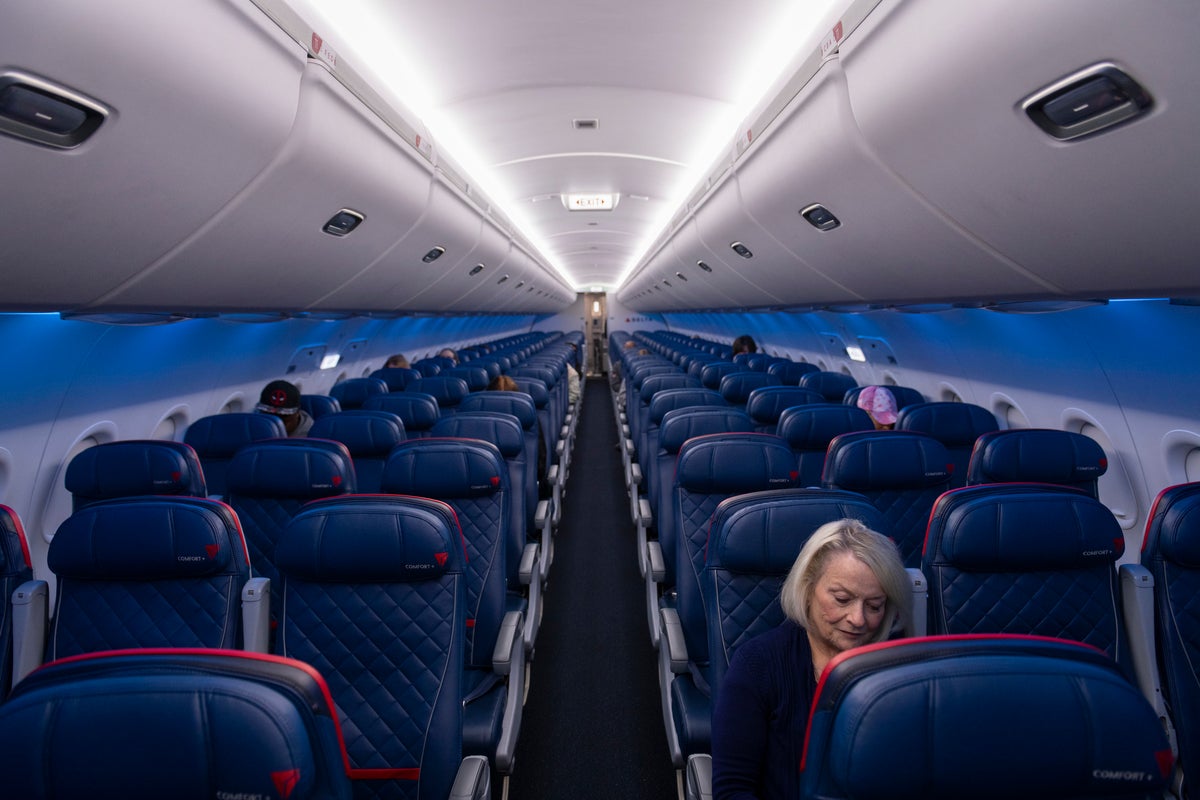 Passenger suing Delta for $1m claims faulty armrest broke his rib