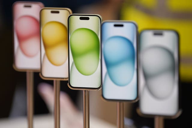 <p>Apple iPhone 15s on display (Jonathan Brady/PA)</p>