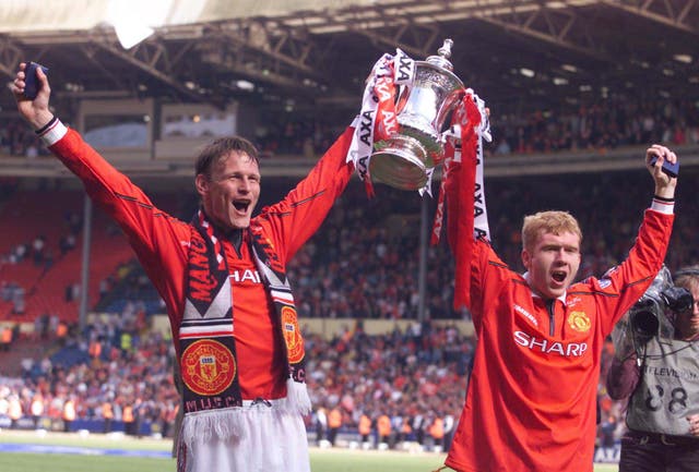 <p>Teddy Sheringham and Paul Scholes celebrating Man Utd’s Premier League win in 1999. </p>