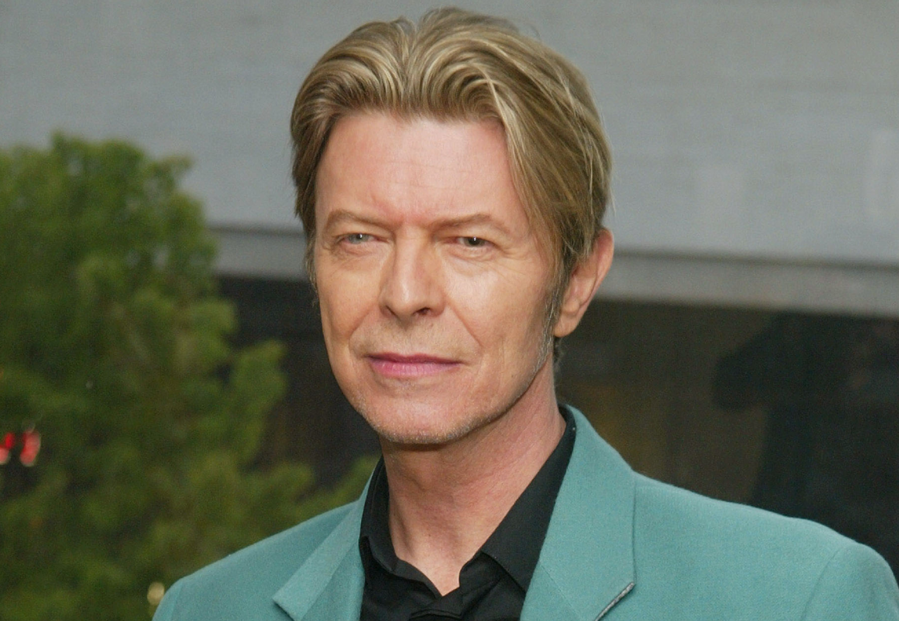 David Bowie 'survived on milk' while working on Iggy Pop album - Vimarsana News