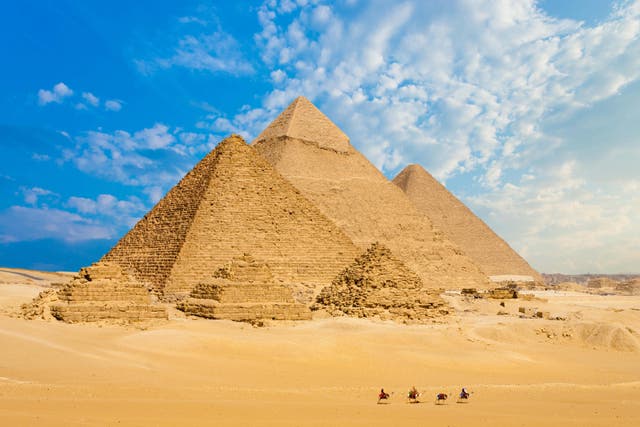 <p>Las pirámides de Egipto han atraído por mucho tiempo tanto a historiadores como a turistas </p>