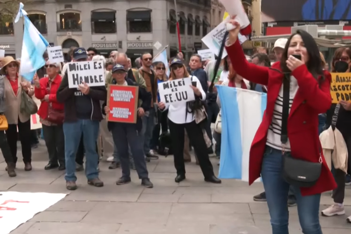 Watch: Spanish protesters rally against meeting of far-right leaders