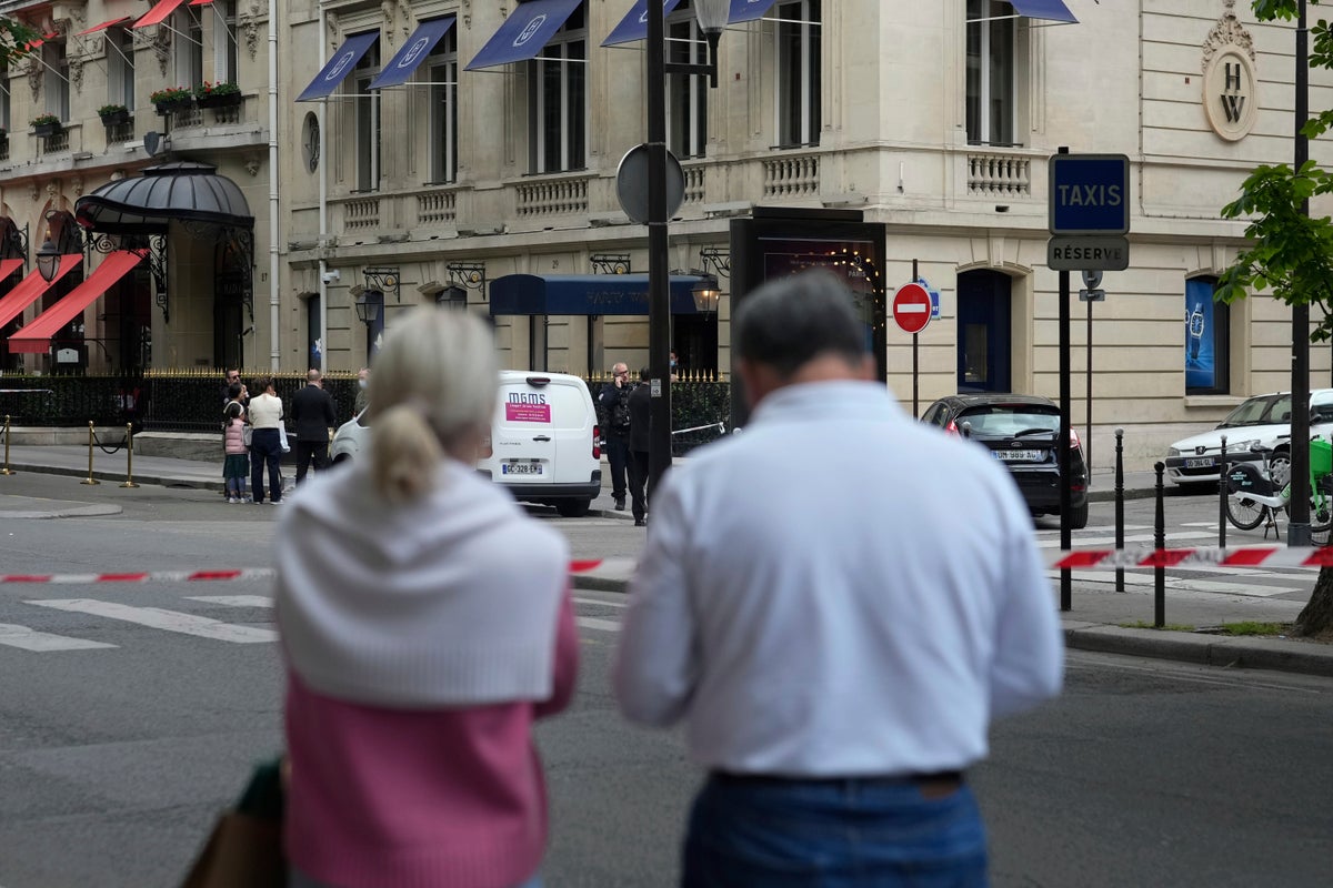  Harry Winston: Armed robbers take several million euros in ‘Jeweler to the Stars’ Paris heist