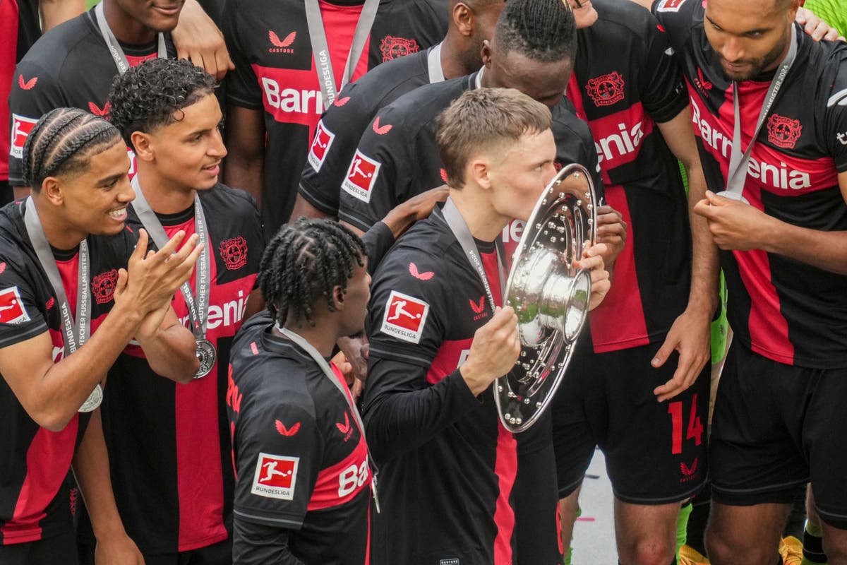 A Bayer Leverkusen az Augsburg elleni győzelmével veretlenül fejezte be a Bundesligában a veretlen szezont