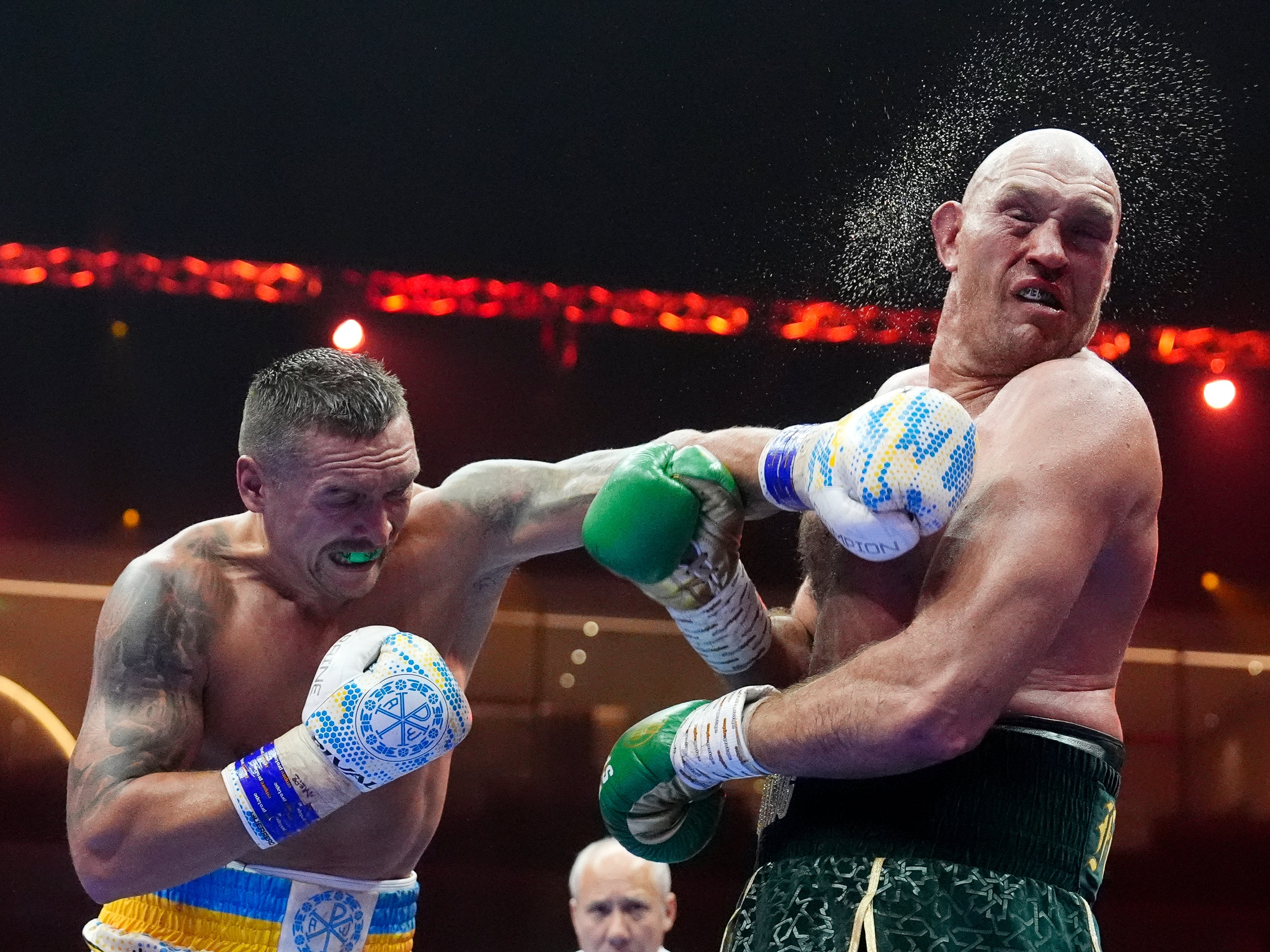 Usyk lands a punch on Fury