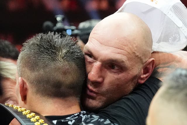 <p>Oleksandr Usyk is embraced by Tyson Fury</p>