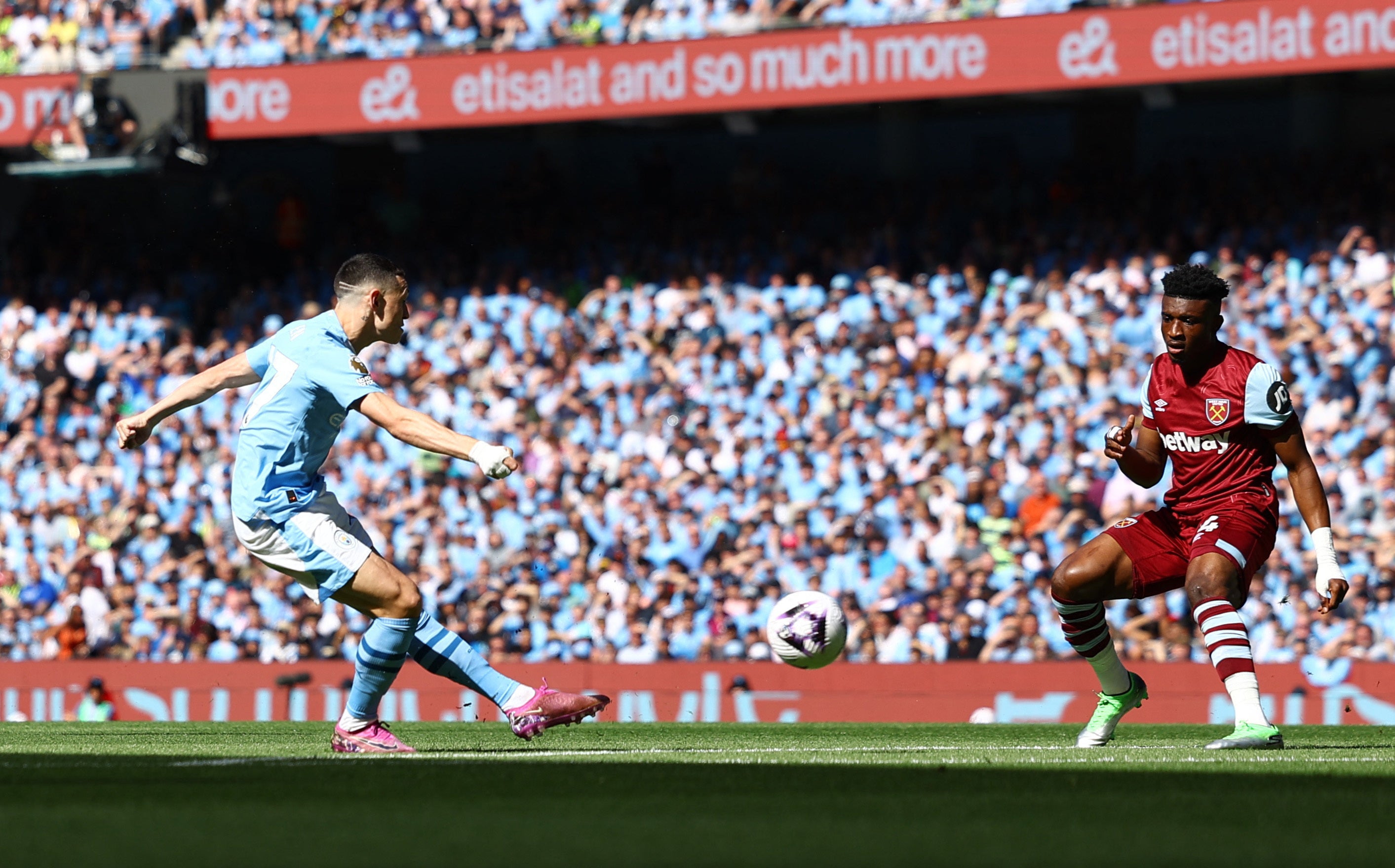 Phil Foden fires Manchester City in front