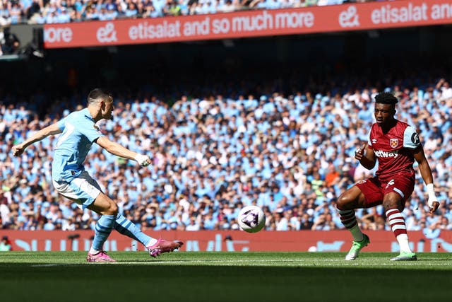 <p>Phil Foden fires Manchester City in front</p>