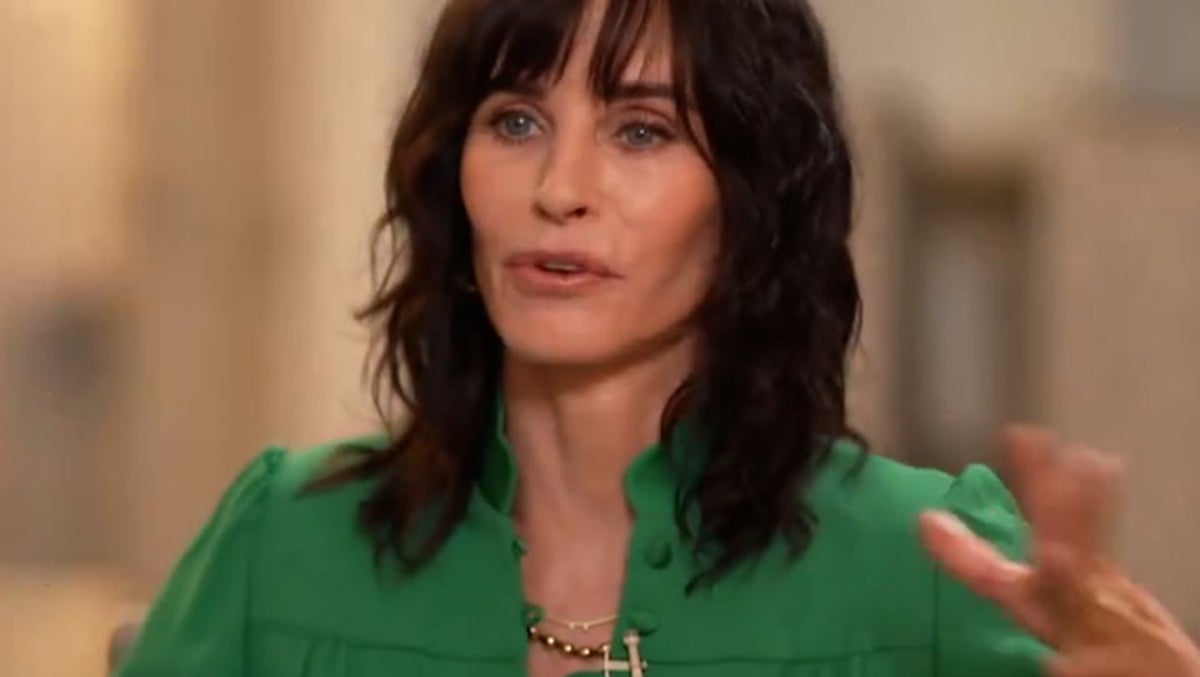 Courteney Cox reveals late Friends co-star Matthew Perry 'visits - Main Image