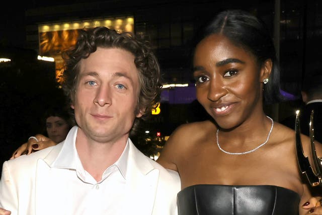 <p>Jeremy Allen White and Ayo Edebiri attend the Governor's Gala for the 75th Primetime Emmy Awards in Los Angeles, January 2024 </p>