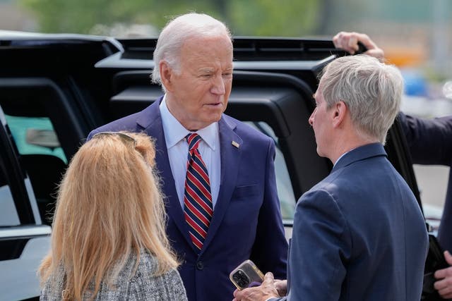 <p>President Joe Biden, center, talks with John Lynch, former Governor of New Hampshire, right, and Lynch's spouse Dr. Susan Lynch, left, on the tarmac during Air Force One arrival at Manchester-Boston Regional Airport, Tuesday, May 21, 2024, in Manchester, N.H. (AP Photo/Alex Brandon)</p>