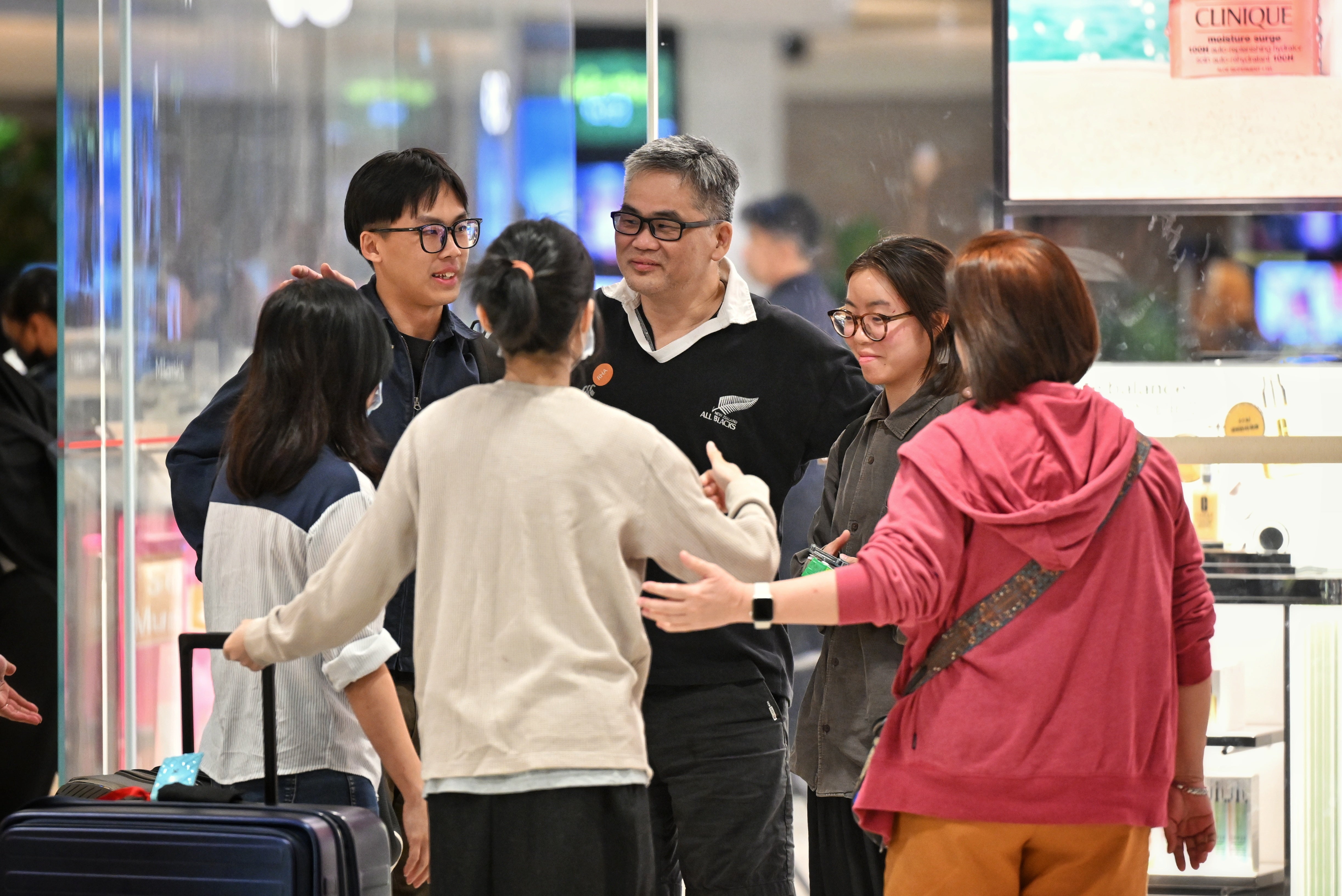 131 passengers and 12 crew members were well enough to travel on to Singapore‘s Changi Airport on Wednesday morning
