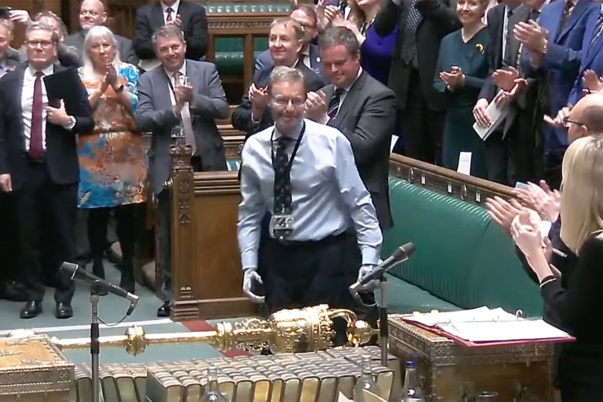 Emotional moment as MP Craig Mackinlay who lost his hands and feet to sepsis returns to Parliament - Vimarsana News