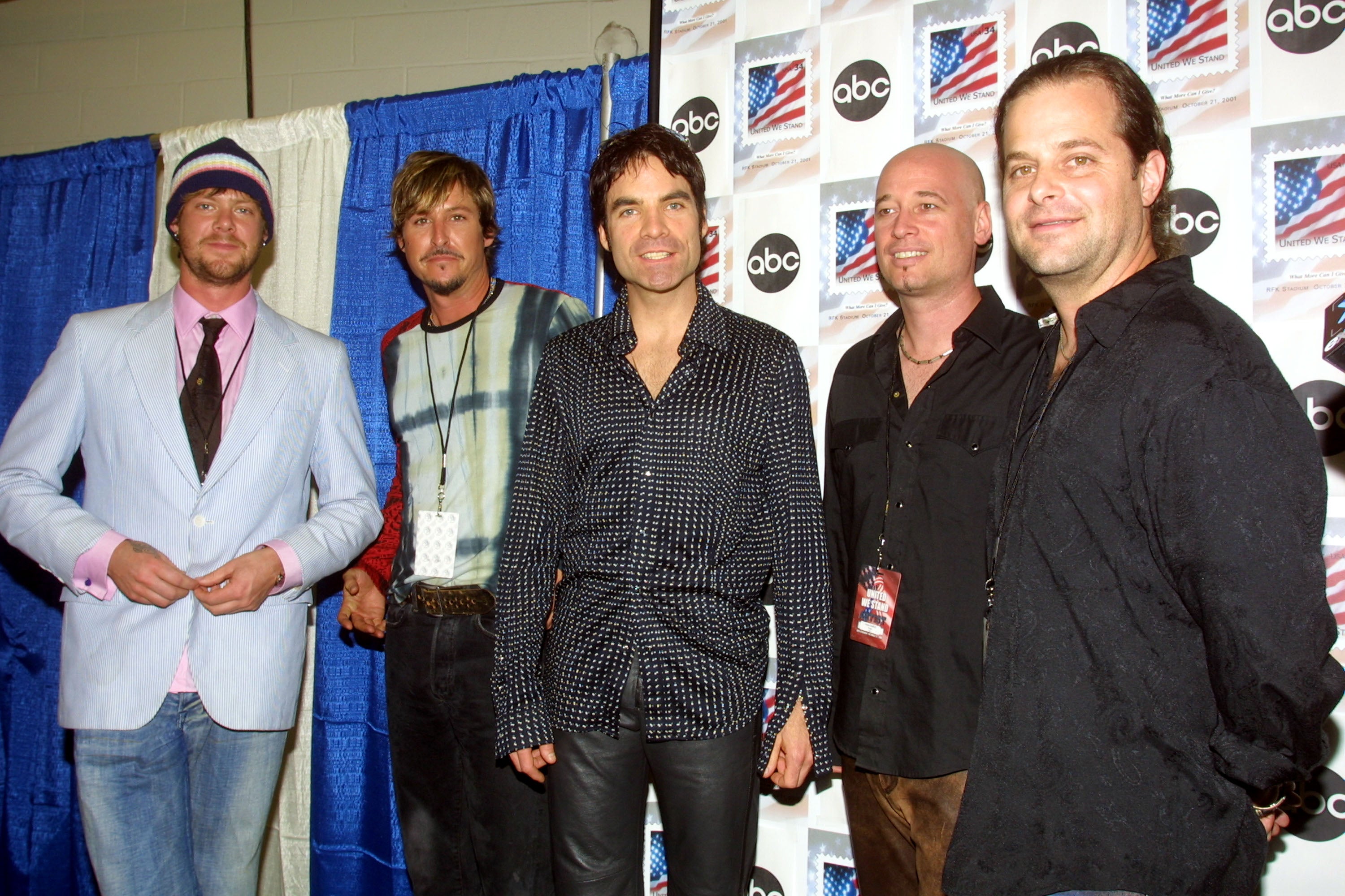 Treine em 2001: Scott Underwood, Charlie Colin, Pat Monahan, Jimmy Stafford e Rob Hotchkiss