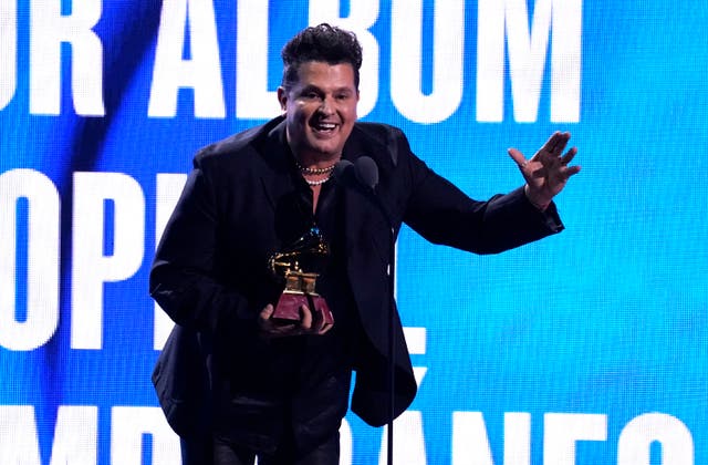 LATIN GRAMMY-CARLOS VIVES