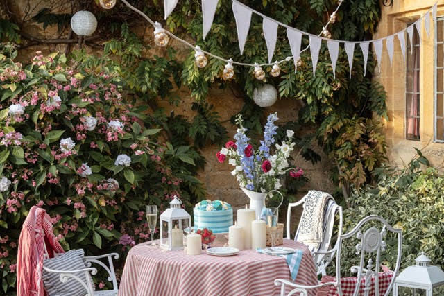 Eat outside in style with these stylish finds (Lights4fun/PA)