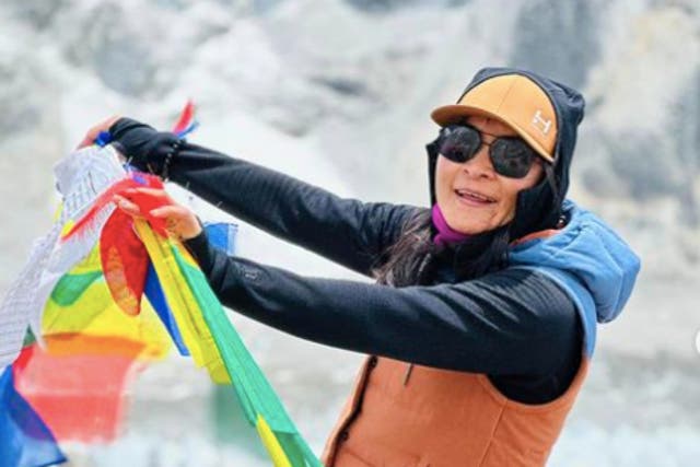 <p>La alpinista nepalí Phunjo Lama bate el récord femenino de ascenso más rápido al Everest</p>