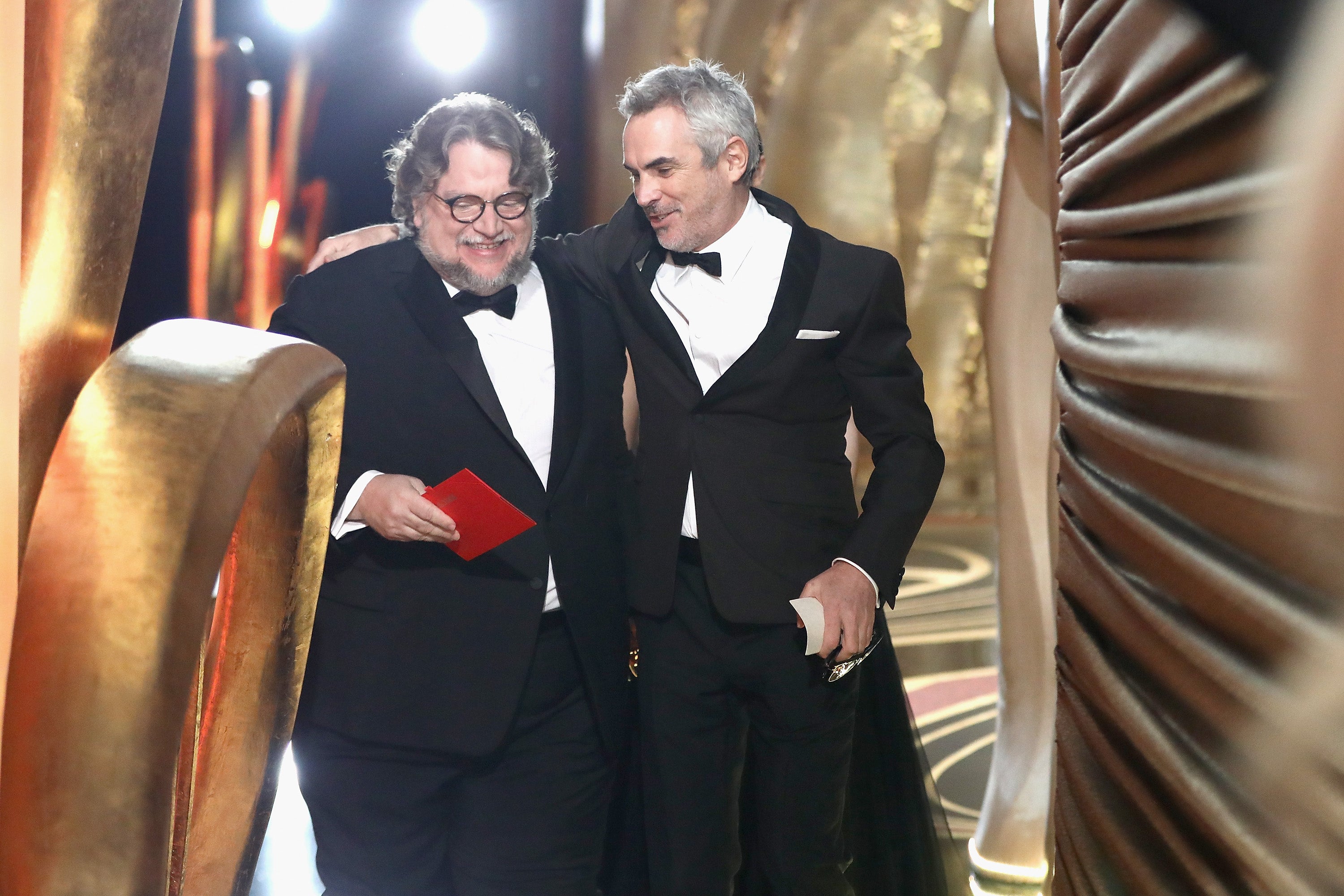 Director Guillermo del Toro (L) and winner of Best Foreign Language Film, Best Director and Best Cinematography for ‘Roma’, Alfonso Cuaron walk off stage during the 91st Annual Academy Awards