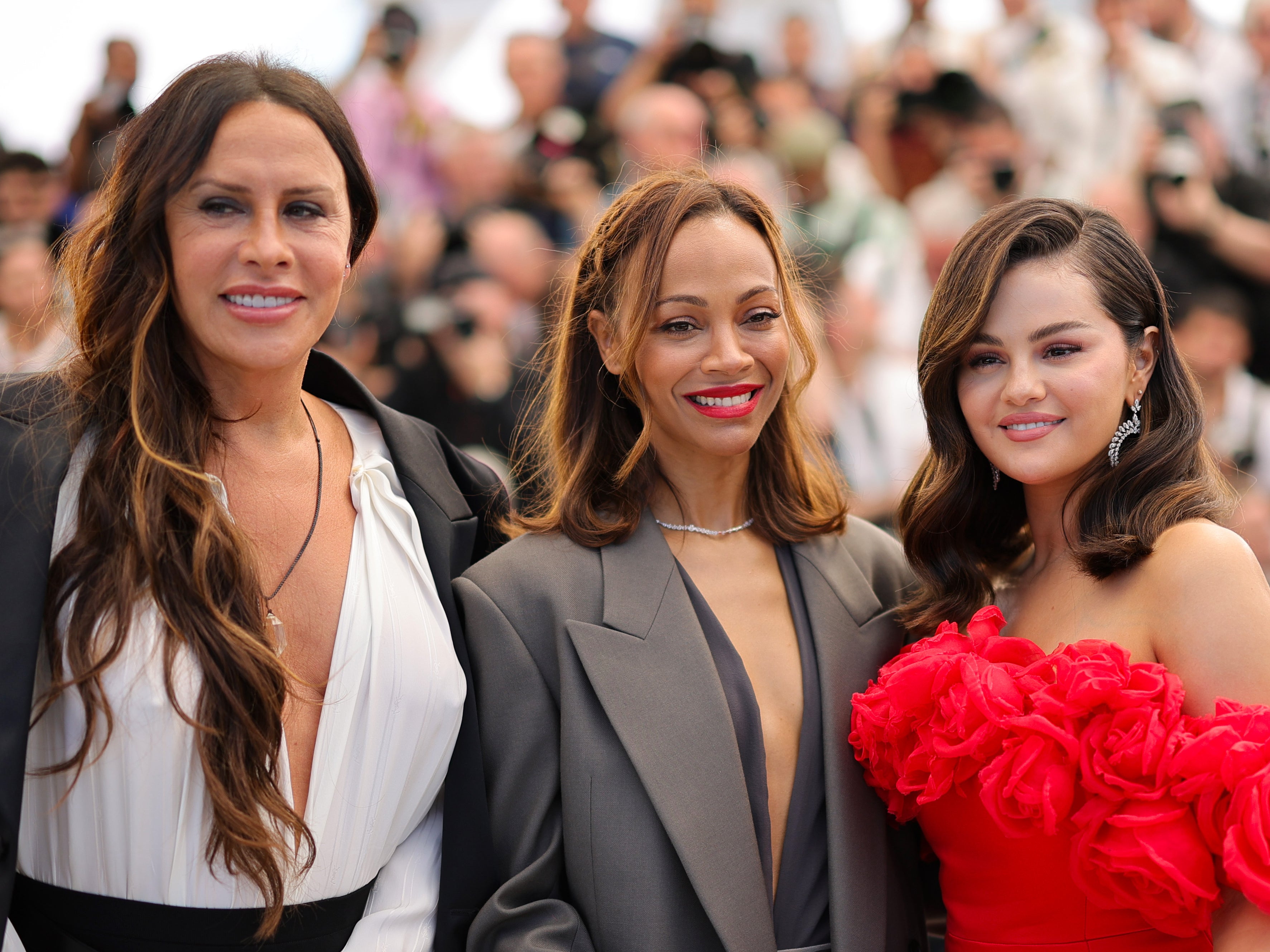 Karla Sofía Gascón, Zoe Saldana e Selena Gomez promovendo ‘Emilia Pérez’ em Cannes