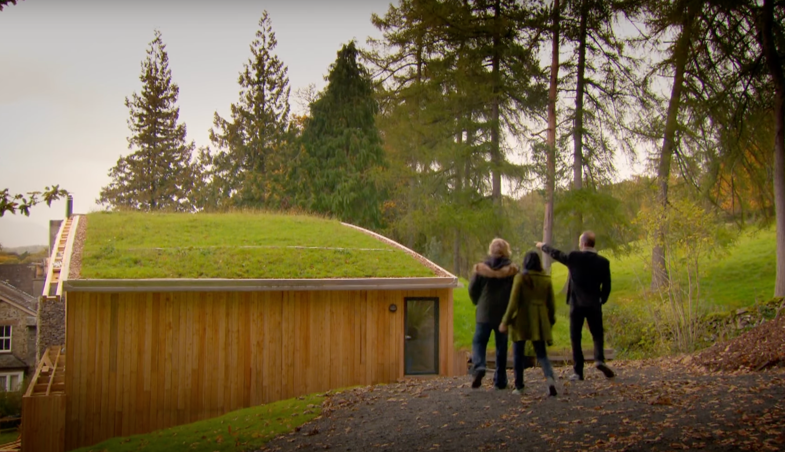 An ecological roof helps the house blend into its surroundings.