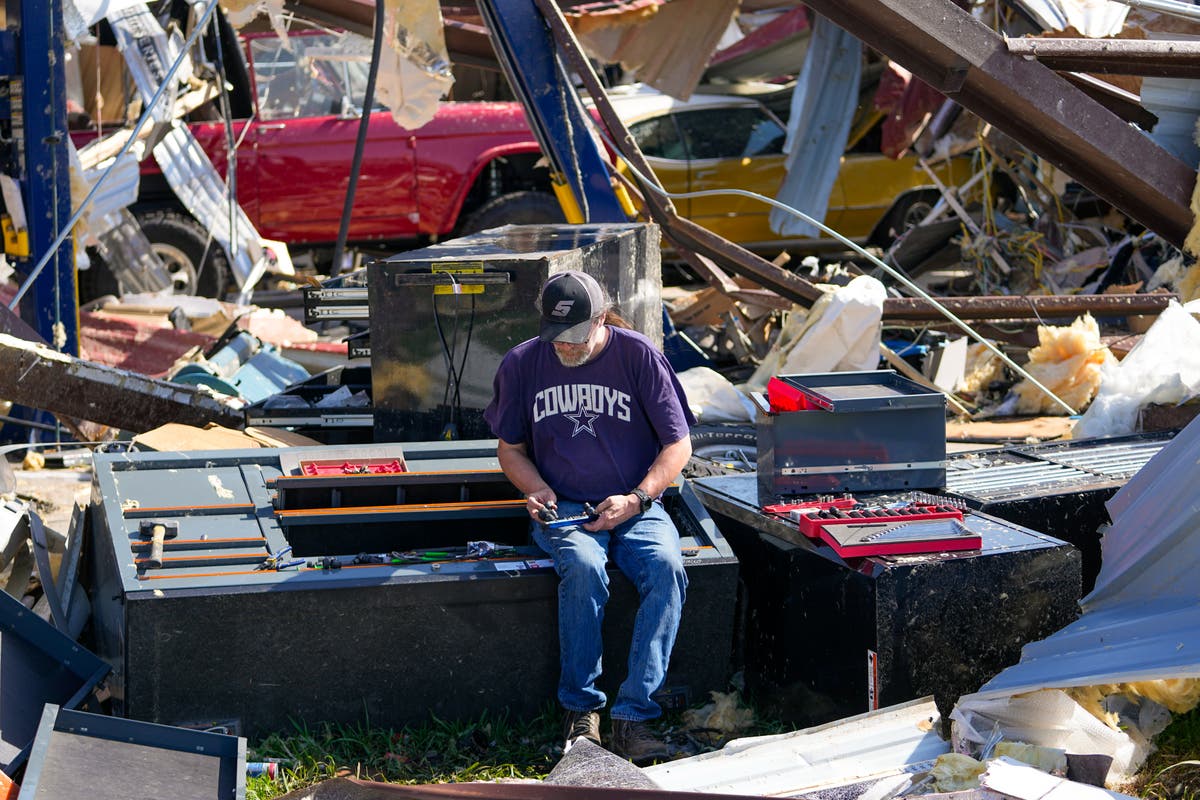More than 450,000 without power as &lsquo;violent&rsquo; storms batter central US: Live updates