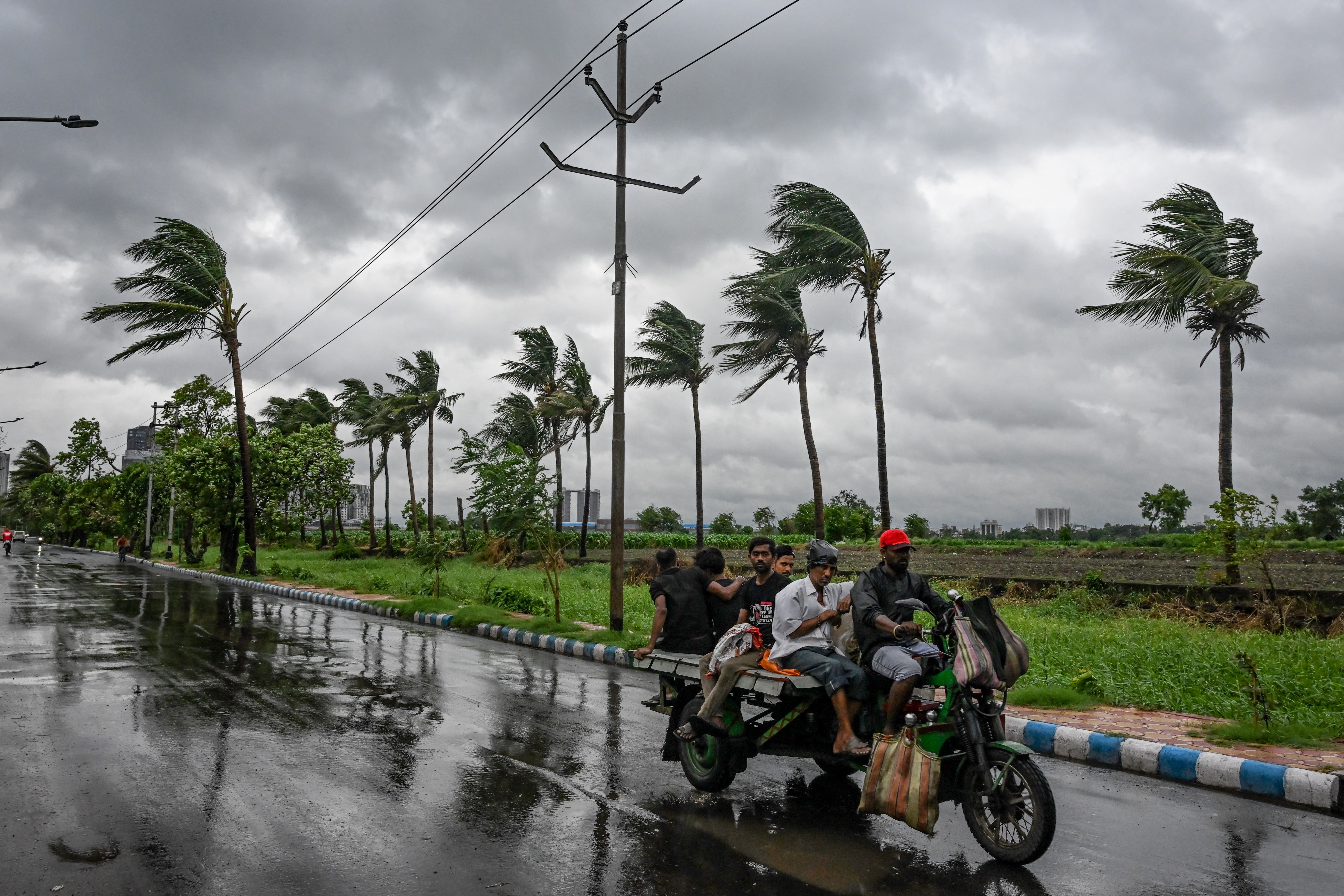 Cyclone Remal: Millions without power as huge storm makes landfall in Bangladesh and India - Vimarsana News