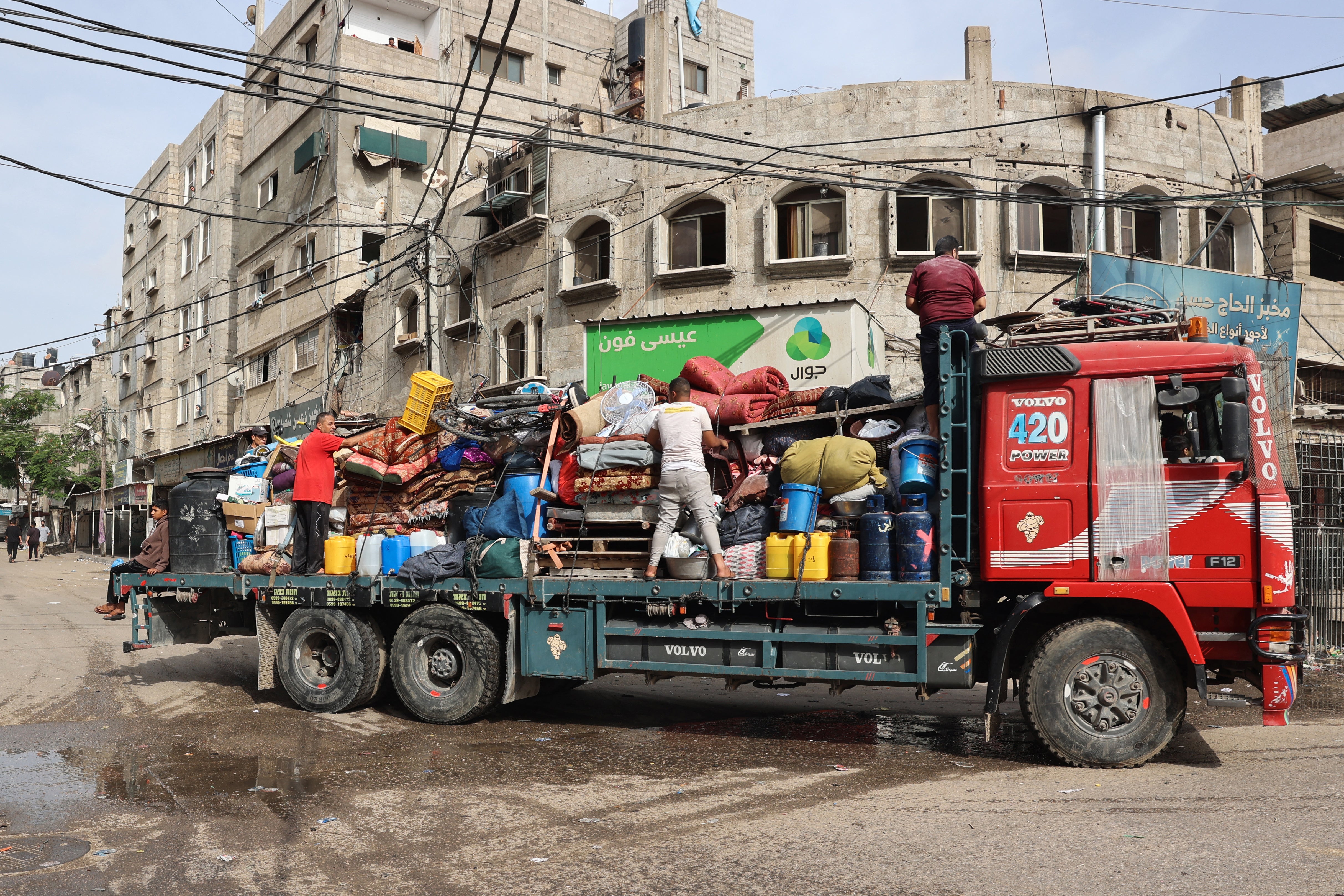 Palestinians flee the area of Tal al-Sultan in Rafah with their belongings following renewed Israeli strikes in the city in the southern Gaza Strip on 28 May 2024