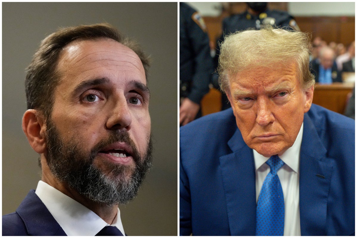 Trump lawyers demand Jack Smith be sanctioned for gag order request ...