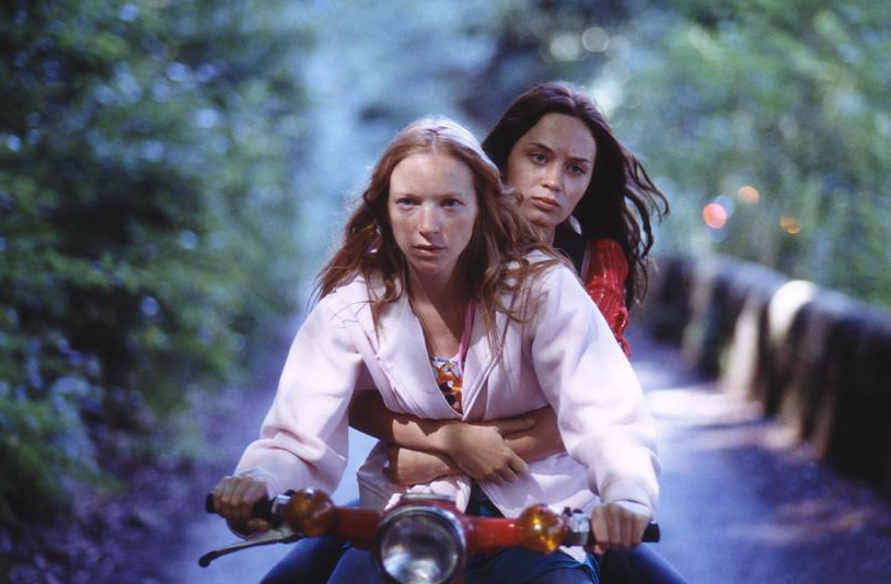 Natalie Press as Mona and Emily Blunt as Tamsin in ‘My Summer of Love’