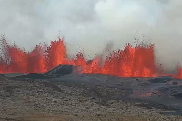 <p>Volcano in southwestern Iceland erupts for fifth time since December.</p>