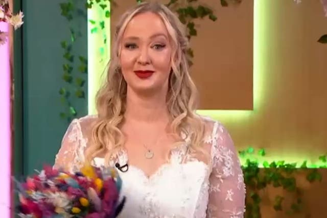 <p>Woman who married herself in £8000 ceremony renews vows live on This Morning.</p>