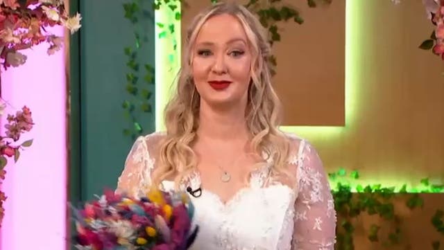 <p>Woman who married herself in £8000 ceremony renews vows live on This Morning.</p>