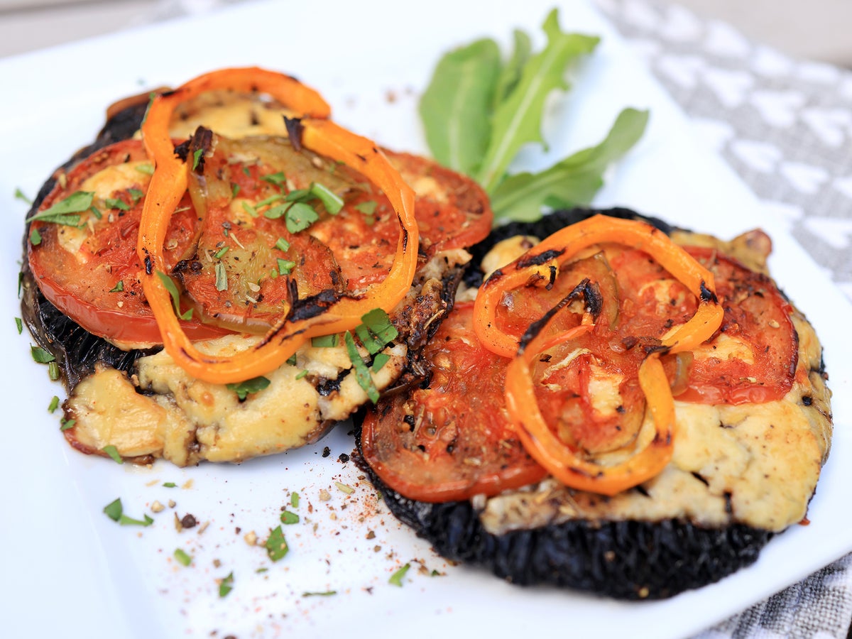 Cheddar and pepper BBQ mushrooms – easy vegan grilled recipe