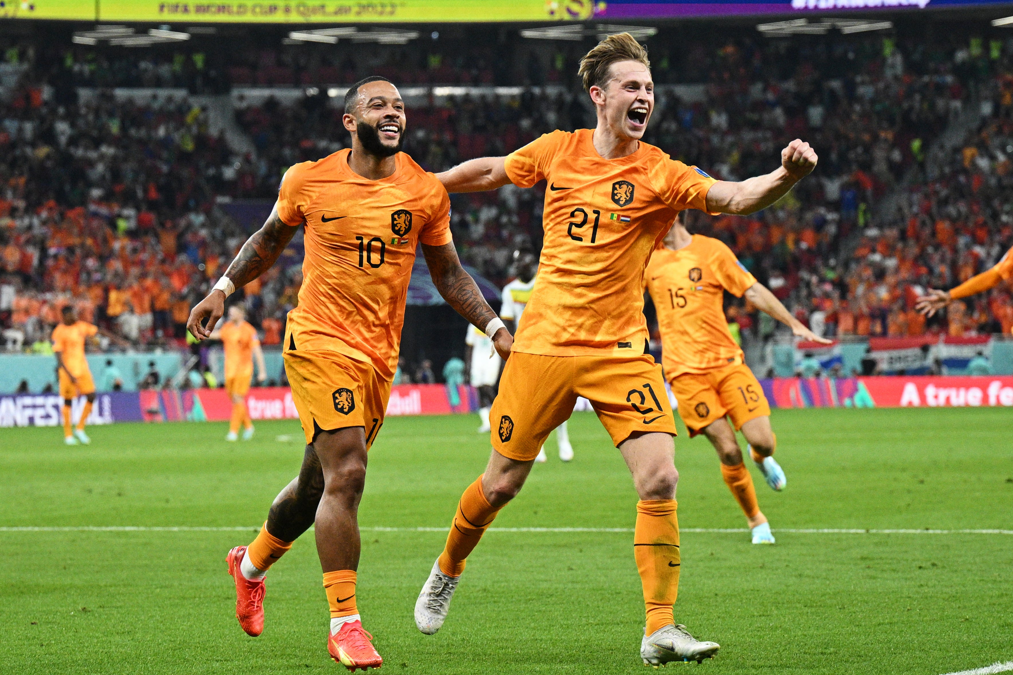 Memphis Depay (L) and Frenkie de Jong (R) are both in the Netherlands squad despite injury concerns
