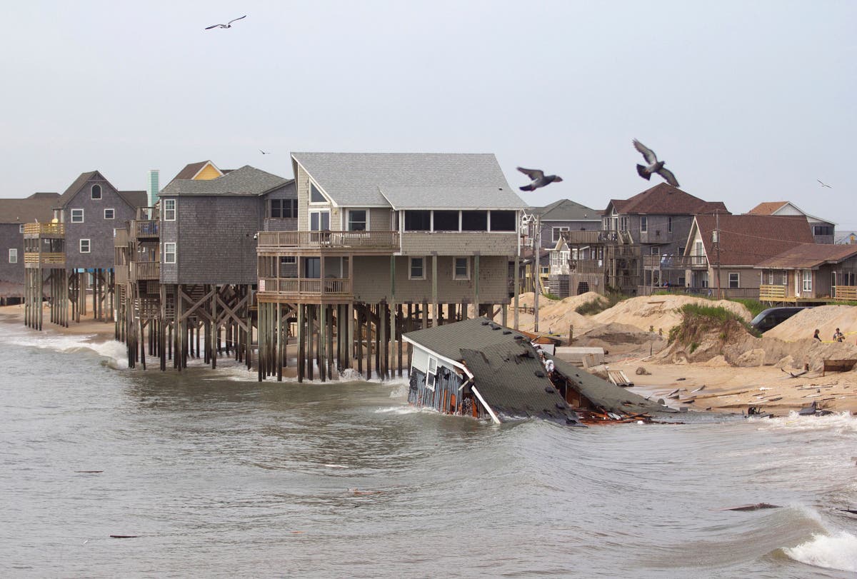 A 6th house has collapsed into the Atlantic Ocean along North Carolina ...