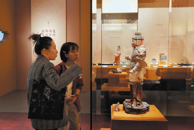 <p>Over 240 relics from 15 museums display the prosperity of Tang Dynasty (618-907) emperor Li Shimin’s era in the National Library of China</p>