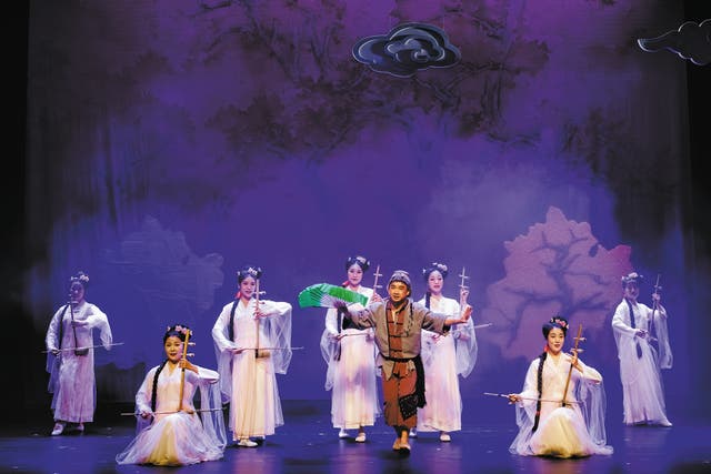<p>Chi Tao (centre) performs the leading role of a localised tea-picking opera version of Stan Lai’s ‘Secret Love in Peach Blossom Land’ </p>
